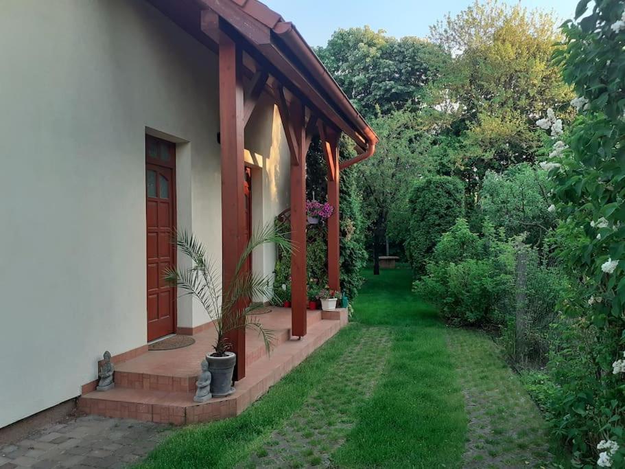 House W Little Tropical Garden Lägenhet Budapest Exteriör bild