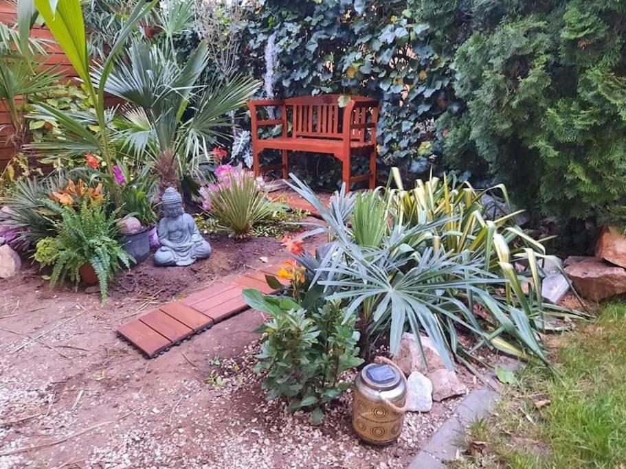 House W Little Tropical Garden Lägenhet Budapest Exteriör bild